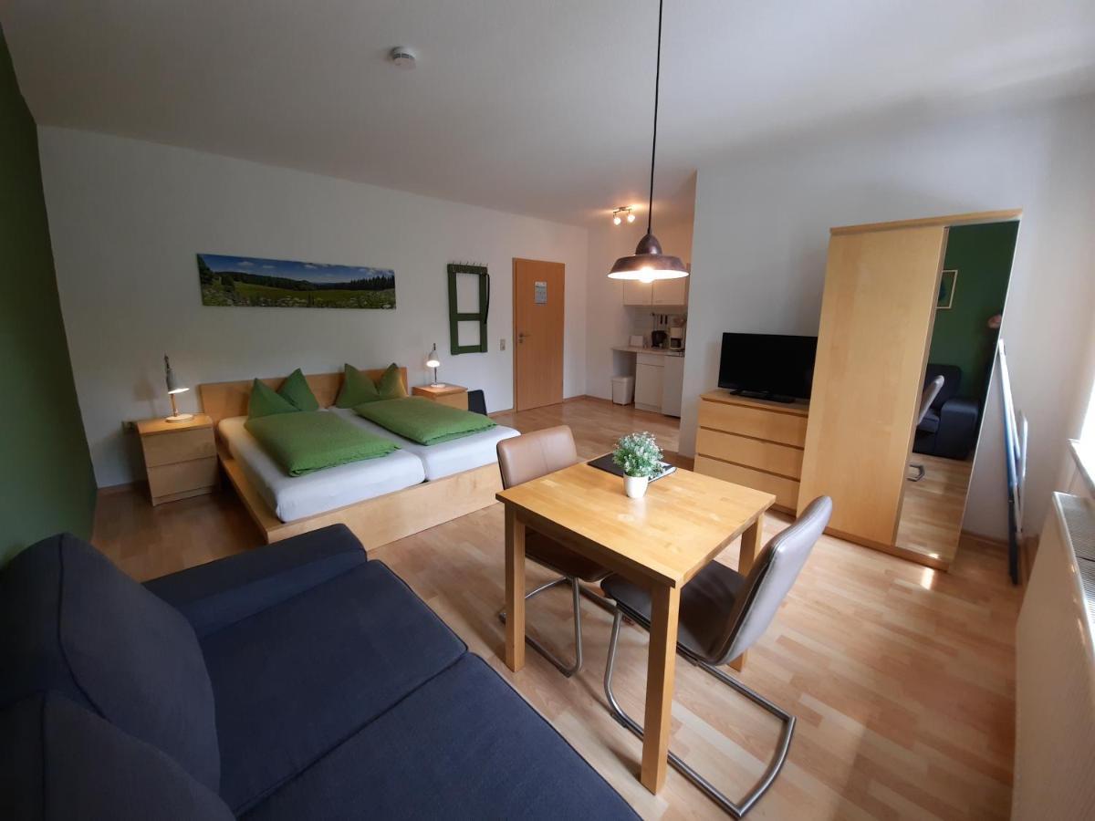 Apartments Und Bistro Zum Glasmacher Gehlberg Eksteriør bilde