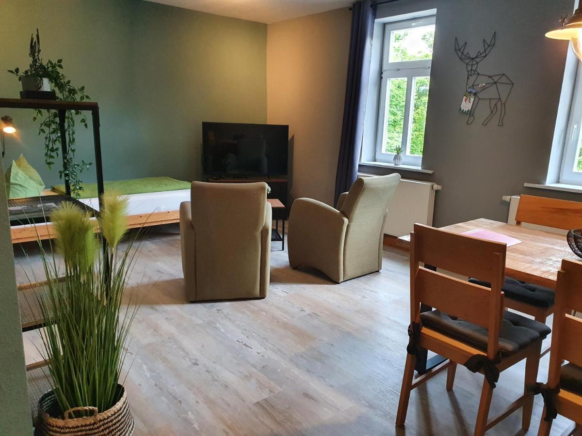 Apartments Und Bistro Zum Glasmacher Gehlberg Eksteriør bilde