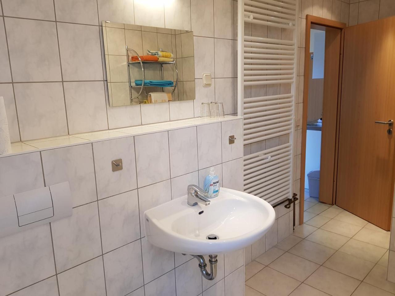 Apartments Und Bistro Zum Glasmacher Gehlberg Eksteriør bilde