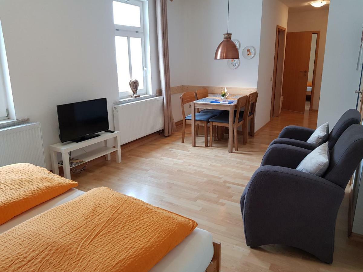 Apartments Und Bistro Zum Glasmacher Gehlberg Eksteriør bilde