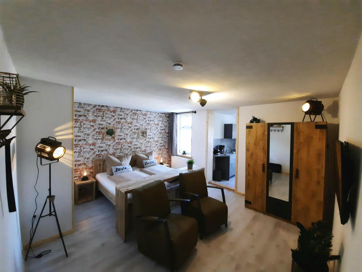 Apartments Und Bistro Zum Glasmacher Gehlberg Eksteriør bilde