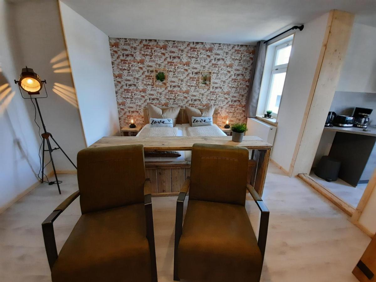 Apartments Und Bistro Zum Glasmacher Gehlberg Eksteriør bilde